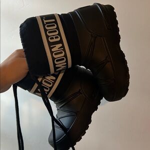 MOON BOOTS